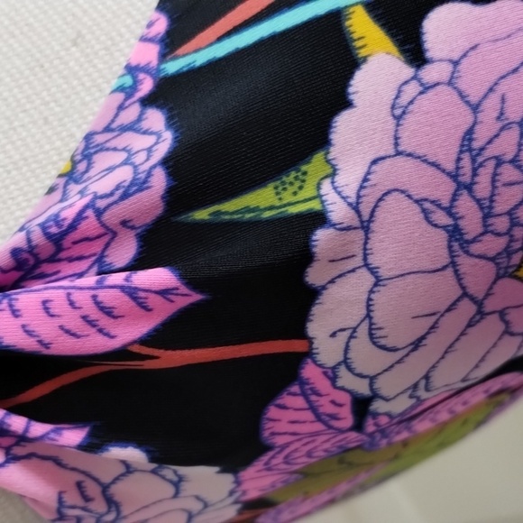 Victoria Secret 34DD floral bikini top fasten back and neck tie back - Picture 3 of 8